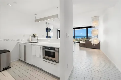 2201 Collins Avenue Miami Beach FL 33139