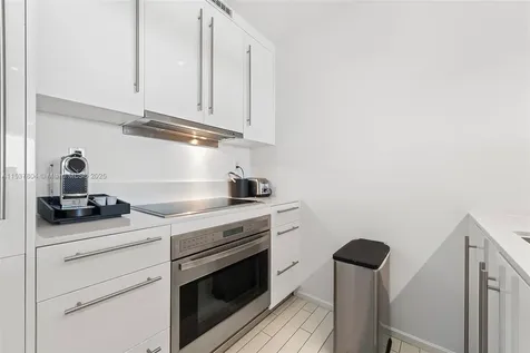 2201 Collins Avenue Miami Beach FL 33139