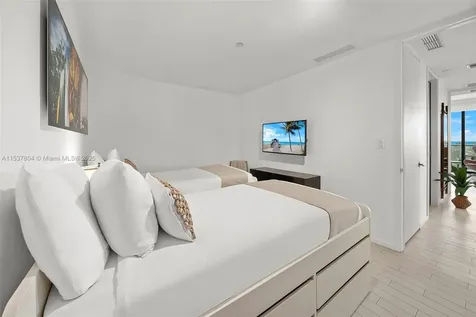 2201 Collins Avenue Miami Beach FL 33139