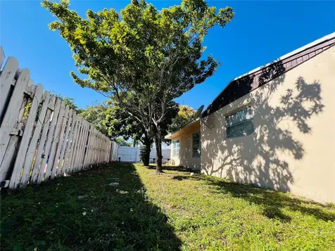 6990 SW 1st Street Margate FL 33068