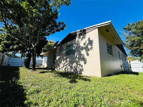 6990 SW 1st Street Margate FL 33068