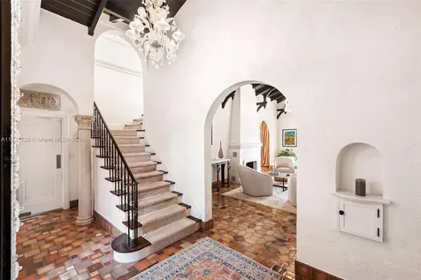 527 E Dilido Drive Miami Beach FL 33139