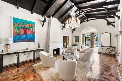 527 E Dilido Drive Miami Beach FL 33139