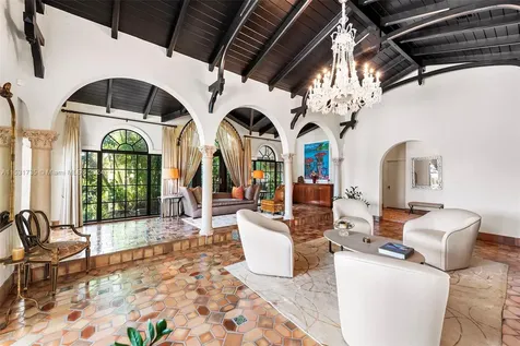 527 E Dilido Drive Miami Beach FL 33139