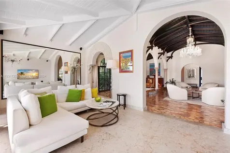 527 E Dilido Drive Miami Beach FL 33139