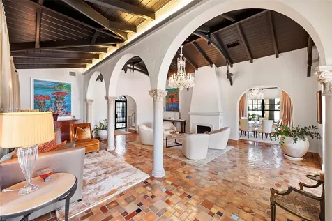 527 E Dilido Drive Miami Beach FL 33139