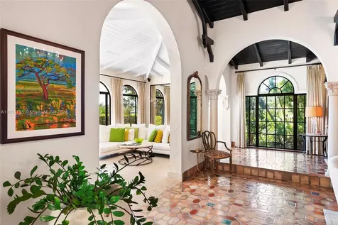 527 E Dilido Drive Miami Beach FL 33139