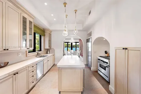 527 E Dilido Drive Miami Beach FL 33139