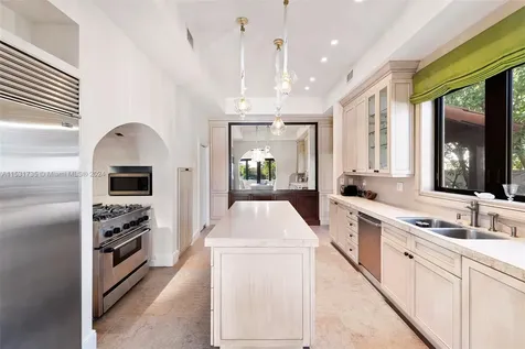 527 E Dilido Drive Miami Beach FL 33139