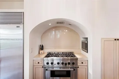 527 E Dilido Drive Miami Beach FL 33139