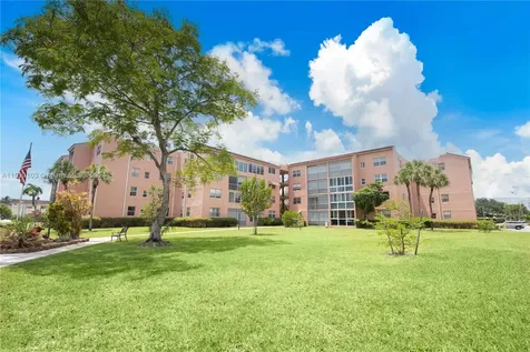 2841 Somerset Drive Lauderdale Lakes FL 33311