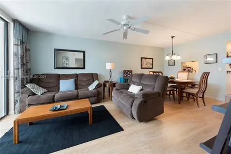 2841 Somerset Drive Lauderdale Lakes FL 33311