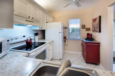 2841 Somerset Drive Lauderdale Lakes FL 33311