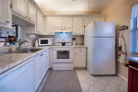 2841 Somerset Drive Lauderdale Lakes FL 33311