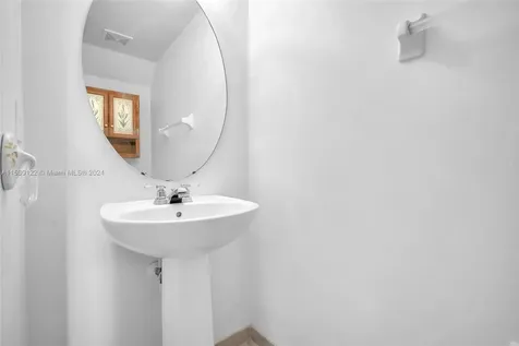 9957 NW 57th Manor Coral Springs FL 33076