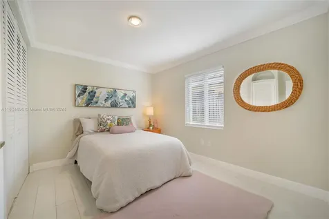 805 NW 7th Street Road Miami FL 33136