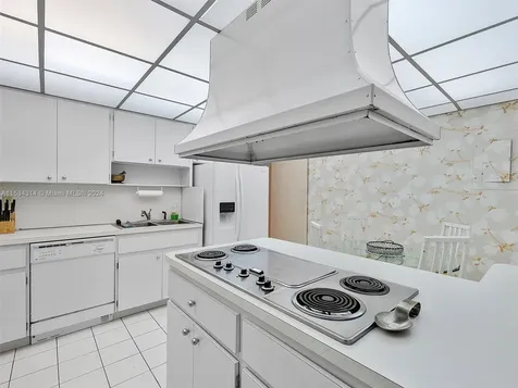 10155 Collins Avenue Bal Harbour FL 33154