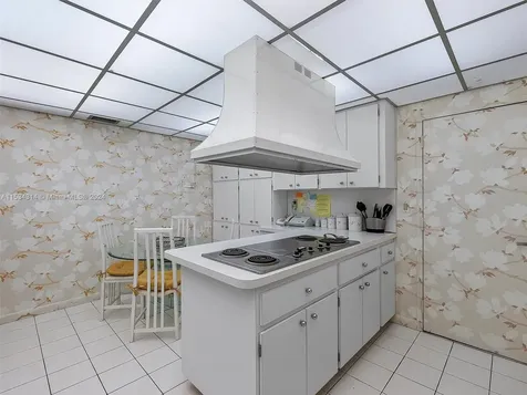 10155 Collins Avenue Bal Harbour FL 33154