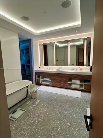 18555 Collins Avenue Sunny Isles Beach FL 33160