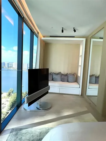18555 Collins Avenue Sunny Isles Beach FL 33160