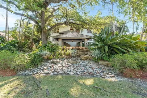 7125 W Lago Drive Coral Gables FL 33143