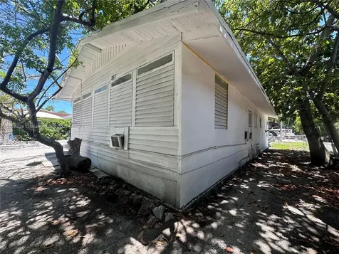 1021 NW 4th Street Miami FL 33128