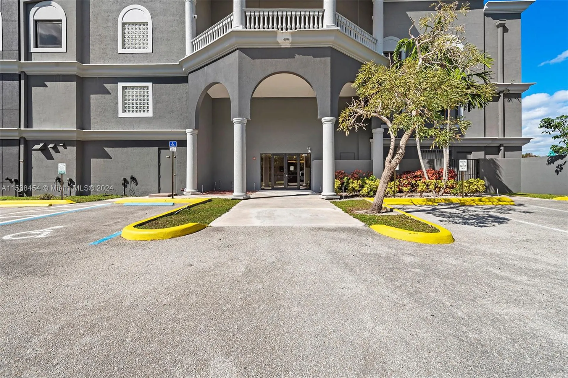 2227 N Federal Highway Hollywood FL 33020