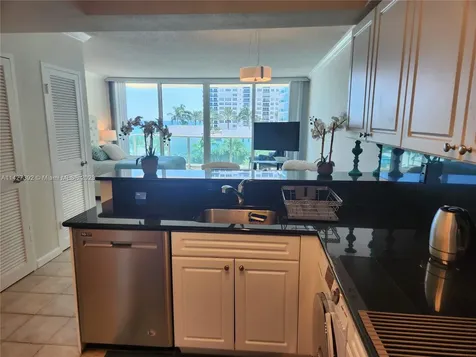 2501 S Ocean Drive Hollywood FL 33019