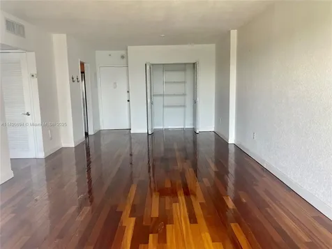 400 Kings Point Drive Sunny Isles Beach FL 33160