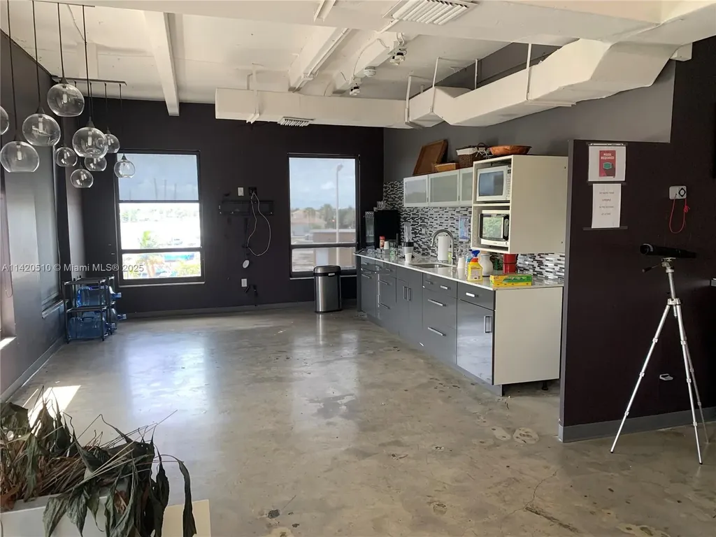 1975 E Sunrise Boulevard Fort Lauderdale FL 33304