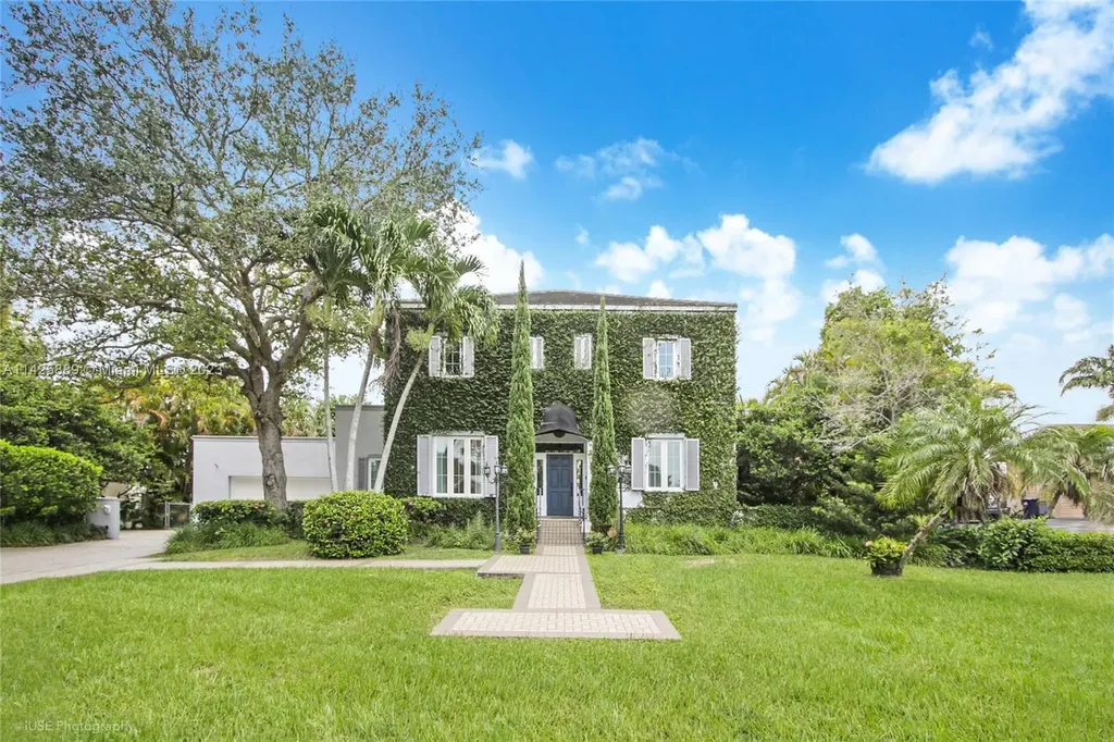 8225 SW 174th Terrace Palmetto Bay FL 33157