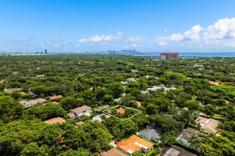 611 Santurce Avenue Coral Gables FL 33143