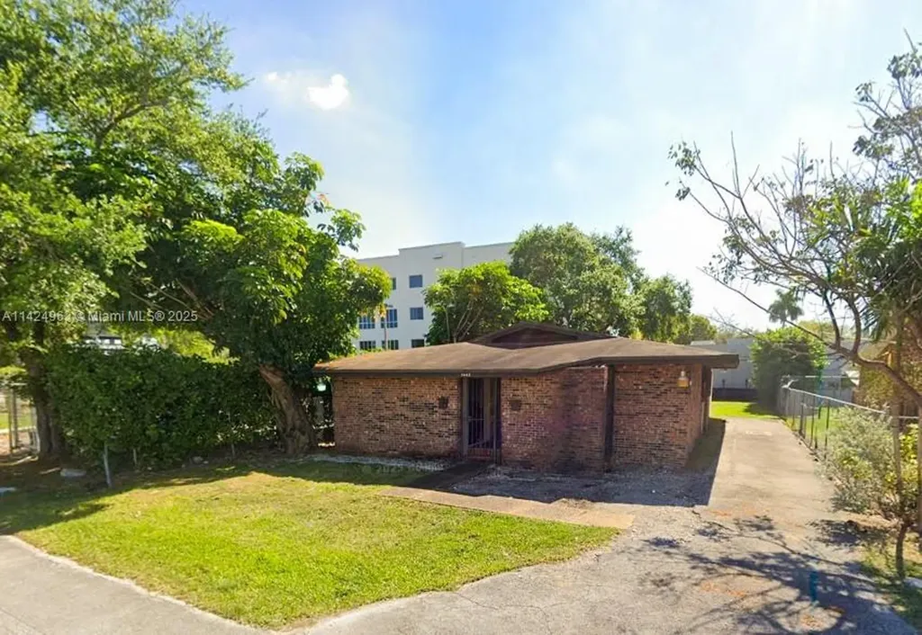 9443 Old Dixie Highway Miami FL 33156