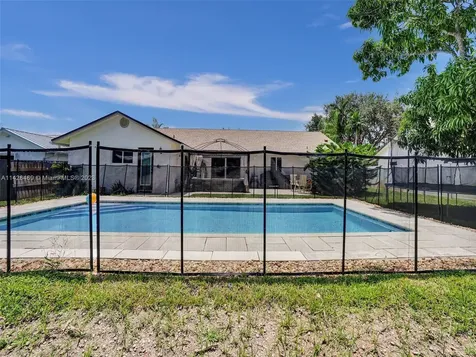 8241 SW 27th Place Davie FL 33328