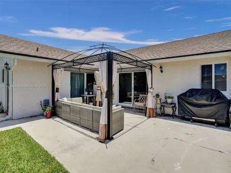 8241 SW 27th Place Davie FL 33328
