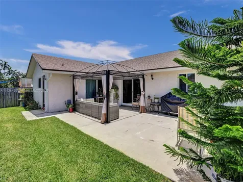 8241 SW 27th Place Davie FL 33328