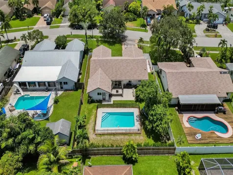 8241 SW 27th Place Davie FL 33328
