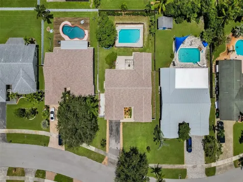 8241 SW 27th Place Davie FL 33328