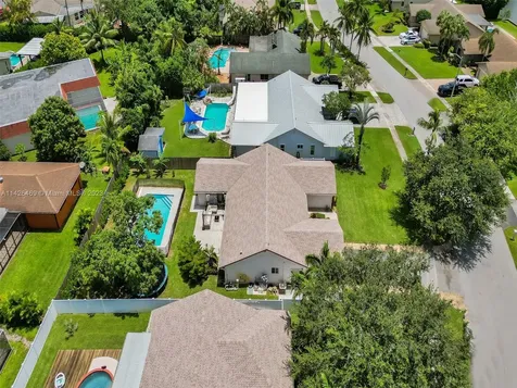 8241 SW 27th Place Davie FL 33328
