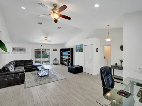 8241 SW 27th Place Davie FL 33328