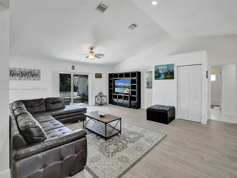 8241 SW 27th Place Davie FL 33328