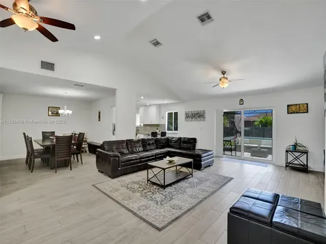 8241 SW 27th Place Davie FL 33328