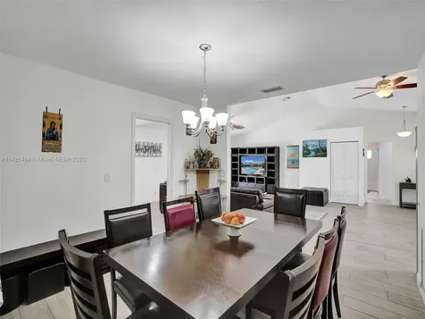 8241 SW 27th Place Davie FL 33328