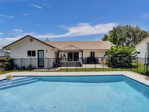 8241 SW 27th Place Davie FL 33328