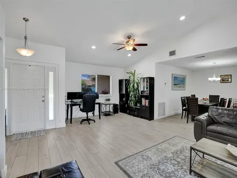 8241 SW 27th Place Davie FL 33328