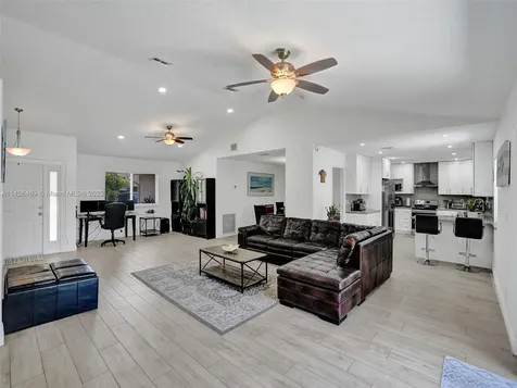 8241 SW 27th Place Davie FL 33328