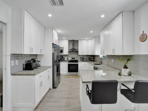 8241 SW 27th Place Davie FL 33328