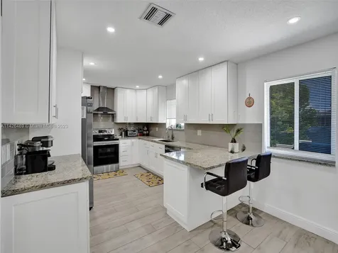 8241 SW 27th Place Davie FL 33328