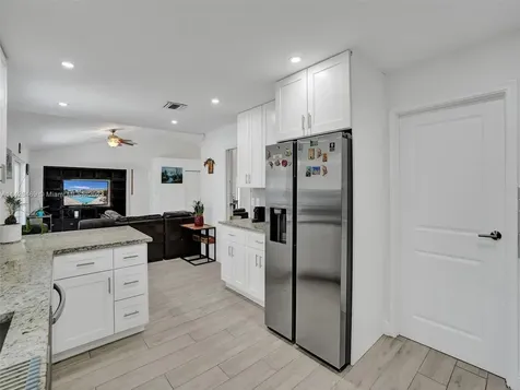 8241 SW 27th Place Davie FL 33328