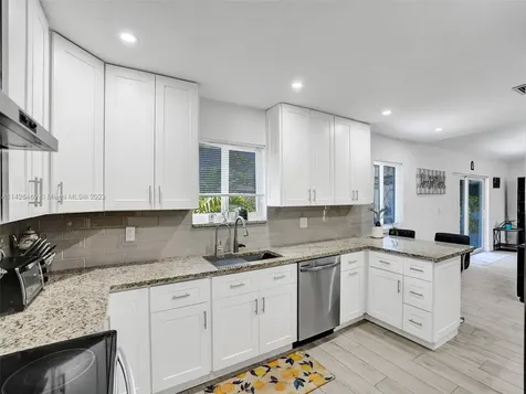 8241 SW 27th Place Davie FL 33328